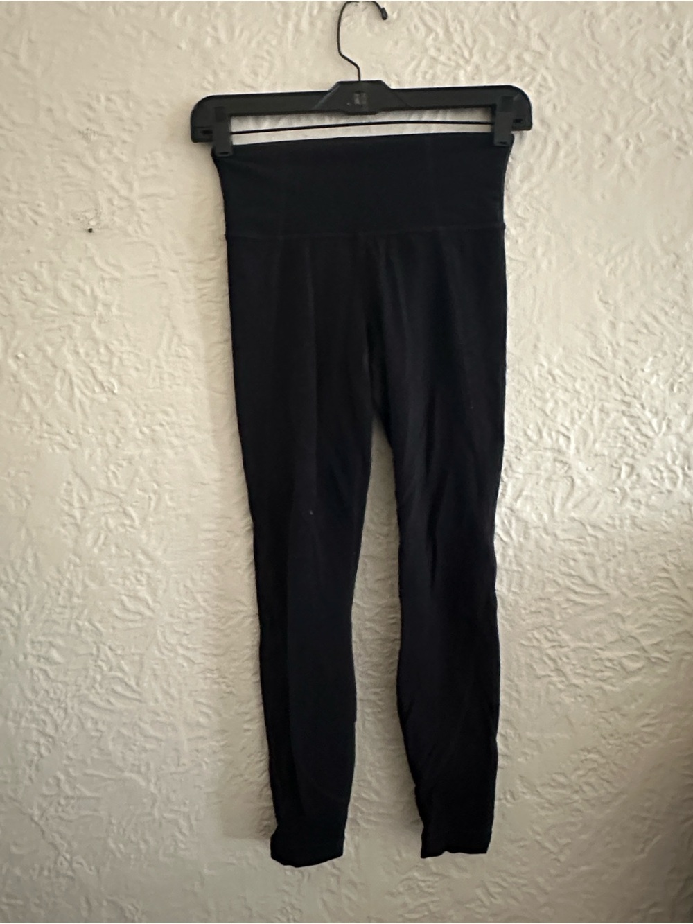 Athleta Salutation 7/8ths Black Leggings XS